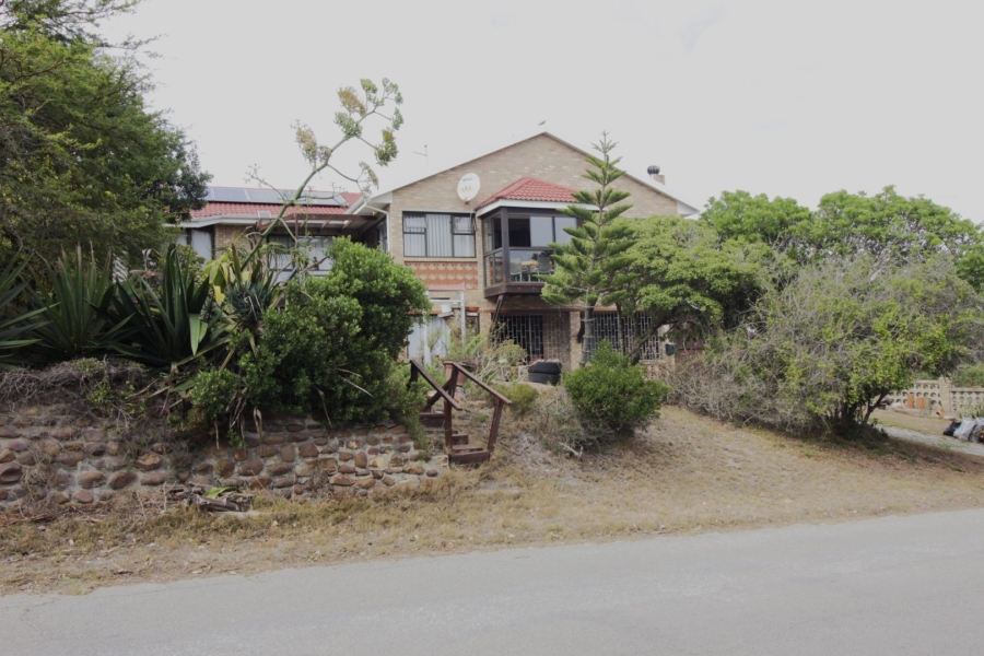 6 Bedroom Property for Sale in Paradise Beach Eastern Cape